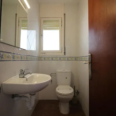 Casa Con Jardin A 100m De La Playa En Llanca, Cerca Del Puerto Y Comercios - Es-228-12 *