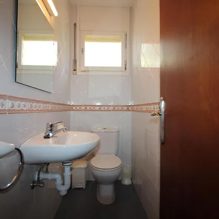 Casa Con Jardin A 100m De La Playa En Llanca, Cerca Del Puerto Y Comercios - Es-228-12 *
