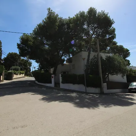 Casa Con Jardin A 100m De La Playa En Llanca, Cerca Del Puerto Y Comercios - Es-228-12