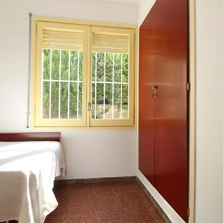 Casa Amplia Con Jardin A 100m De La Playa De La Farella, Cerca Del Puerto De - Es-228-168 * Llanca